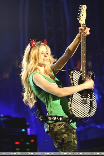 http://dimadima-raja.vip-blog.com/medias/0906/52898990_242667793__65__H152541_L.jpg